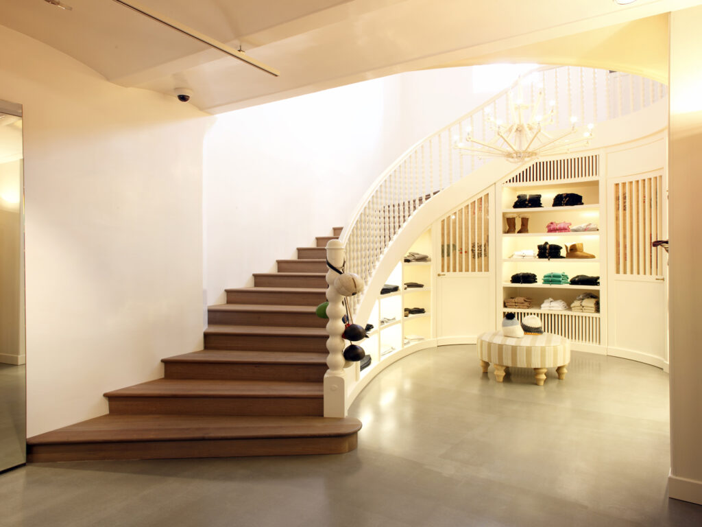 Stiege und Stiegenunterbau im Dantendorfer Sportsware Shop
